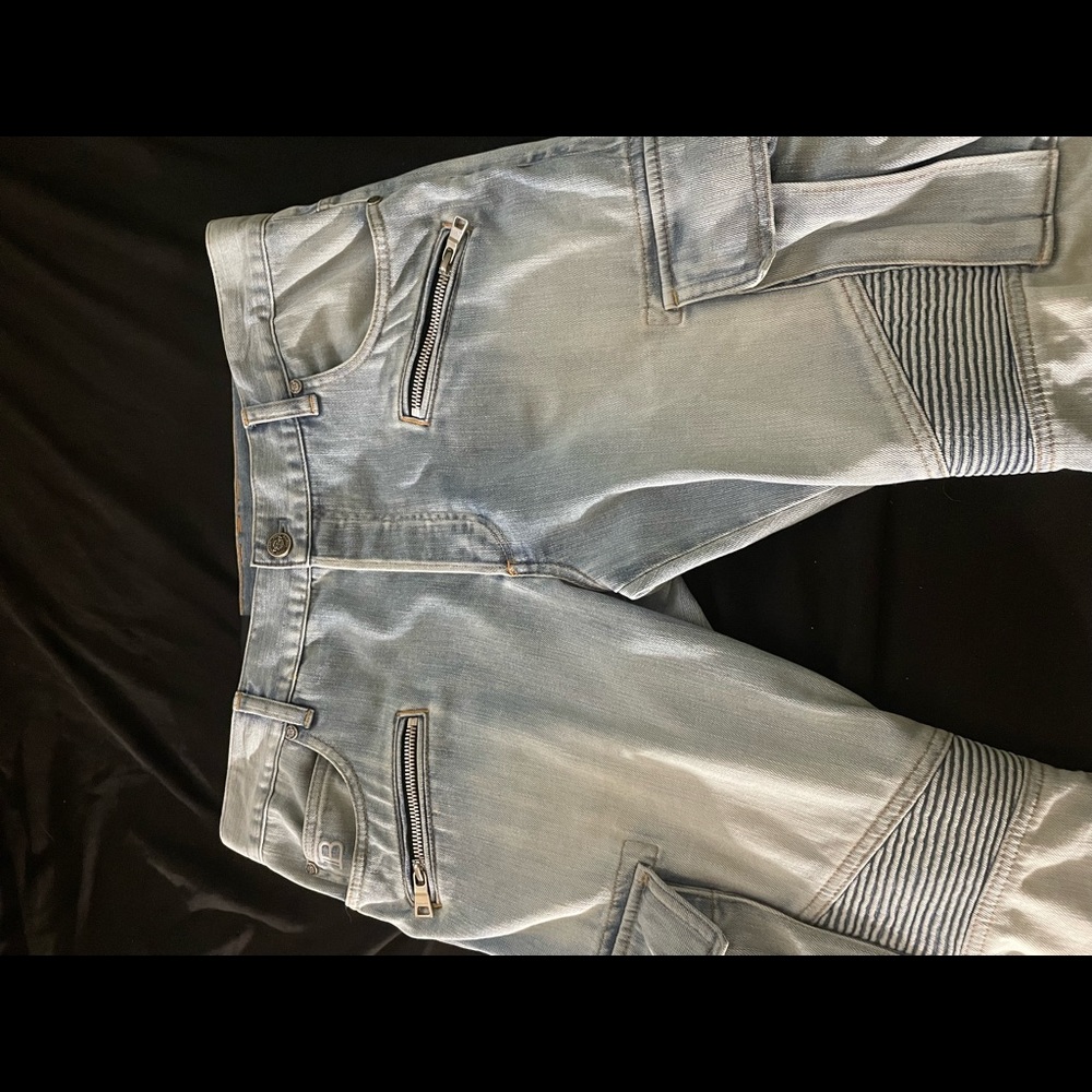 I lost weight can’t fit them. Never got to wear them.